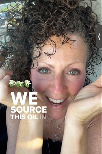 This is Jasmine Touch (roller bottle) Essential Oil. Aromatic Description: 🤍Intensely floral, warm, sweet, exotic Main Constituents: ⚗️Benzyl acetate, benzyl benzoate You’ll use Jasmine to: 🤍Create flawless and glowing skin 🤍Reduce skin imperfections 🤍Uplift your mood 🤍Create new beginnings The floral essential oils are helpful for balancing hormones and this special fragrance is quite the aphrodisiac!😉 I’ll be using it on my next date…where is my Romeo already? 😟 👃🏼Jasmine has an inten