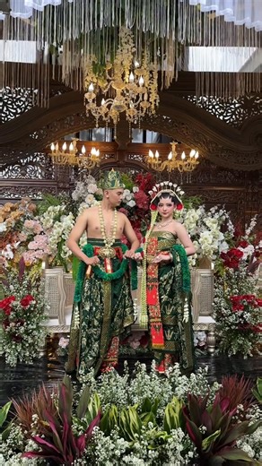Pernikahan adat Jawa Solobasahan Wong jowo Ojo ilang jawane | Wong Jowo