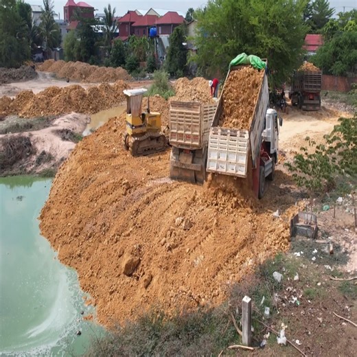 30K views · 328 reactions | Skills and Techniques for Successful Landfill Management with KOMATSU Dozer and Dump Truck. | Aprender color aprender para la vida | Facebook