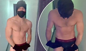 Mark Wright shows muscular physique before doing Cryotherapy session