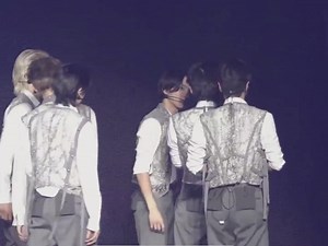 🦊 should i not say too much? because i’m worried that i might cry 🐧 noooo~ — 🐧 sunoo-ya… think of yourself as a strong person! 🐧 learn from your younger brother! — 🐧 don’t cry! don’t cry! just cry! — 🐧 sunoo-ya, i won’t say anything today 🦊 alright 🐧 okay — 🦊 now that i’ve grown up. i’m 23 years old and now a fully grown adult 🐧 how is 23 years old a grown up? — 🦊 i’m really sorry 🐧 don’t be sorry 🐧 sunoo-ssi, you can just cry freely — 🐧 thankfully you’re crying less compared to la