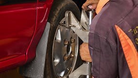 Procedimento Avançado De Alinhamento De Rodas Usando Tecnologia Que Garante Precisão E Precisão Filme - Vídeo de volta, desempenho: 388481574