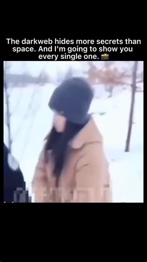 Banned Web File on Instagram: "日本利用压电瓷砖将人们的脚步转化为电能。 这些瓷砖能够捕捉你脚步产生的动能。 当你行走时，你的体重和动作会对瓷砖产生压力。 瓷砖会轻微弯曲，产生机械应力。 瓷砖内部的压电材料会将这种应力转化为电能。 每一步都会产生少量电荷，数百万步加在一起，就能产生足够的电力来驱动 LED 灯、数字显示屏和传感器。 在像涩谷车站这样人流密集的地方，每天大约 240 万步都在为这个系统做贡献。 这些电力可以储存起来或立即使用，从而减少对传统能源的依赖，并支持可持续的城市基础设施。 这种方法把日常的动作转化为实用的可再生能源。 #日本 #知识 #事实 #你知道吗 #推荐 #科技 #创新 #历史 #技术 #实验 #热门"