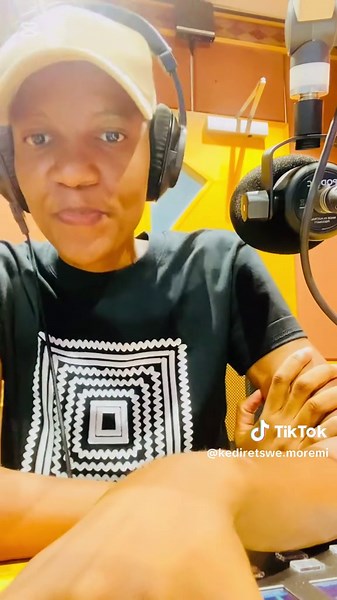 Off air vibes !!Happy 2025🎊❤️#tiktokbotswana🇧🇼tiktoksouthafrica🇿🇦 #Viral #CorporateMC #newsanchor #radio #kediretswemoremi