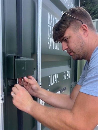 How to open shipping container doors and operate padlock