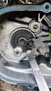 4.6K views · 1.4K reactions | see how he opens the oil cap on the crankshaft using a drywall screw and pliers #otomotif #tips #trick #education #creative #mekanik #bengkelmotor #bangday | Bang Day | Facebook
