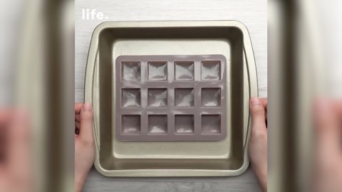 Pouring chocolate cake and galaxy toast dessert art