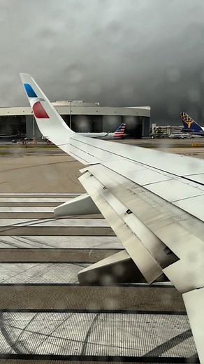 2.6K views · 5.1K reactions | American Airlines Boeing 737 departing Miami International Airport | J.A.S | Facebook