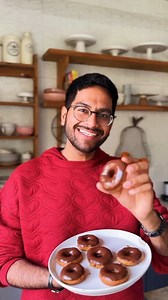 Making donuts has never been easier 💁🏻‍♂️, this no eggs and no yeast recipe is for keeps and gets you the most delicious donuts in the quickest way possible ❤️ Ingredients: 🍩1/2 cup milk 🍩1 tsp vinegar 🍩1 1/2 cups maida 1 tbsp ( if needed) 🍩1/4 cup castor sugar 🍩1/2 tsp baking powder 🍩1/4 tsp baking soda 🍩1/4 tsp salt 🍩1/4 tsp grated nutmeg 🍩1/4 cup melted butter 🍩1 tbsp curd 🍩Oil for frying For the glaze- 🍩1/2 cup chopped chocolate 🍩2 tbsp vegetable oil METHOD 1. In a bowl add mi