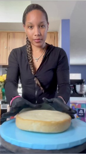 Frozen Cake Design #cakedecorating #birthdaycake #buttercreamcake #cake #explorepage | Brianna Collins