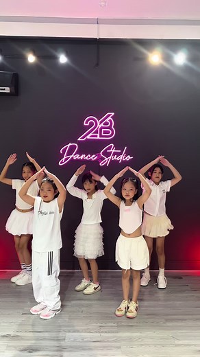 2B Dance Studio trên TikTok