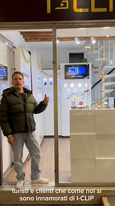 A Natale, Venezia è ancora più speciale. Se cerchi un regalo diverso dal solito, passa a trovarci sul Ponte di Rialto. I-CLIP ti aspetta in negozio. | I-CLIP Italia