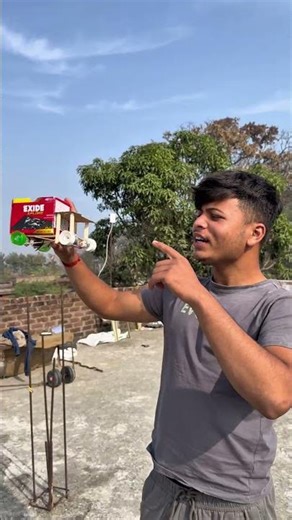 Battery, icecream aur motor se bana di car, pura science ka fun 🚗⚡ #CrazyIndian.