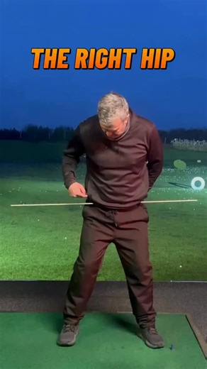 THE HIP OPTIONS 🏌️‍♂️ The hip socket can be used either as a pivot point 🔄 to rotate around, or it can be moved ➡️ to help create pelvic rotation. Different pivot styles use these two options to varying degrees and at different times in the swing ⏱️, for both the right and left hip. In my swing, for example, the right hip initially moves back ⬅️ to start the pelvic rotation. Later in the backswing, the right hip stops moving ✋ and instead becomes the pivot point 🔄 around which the pelvis cont