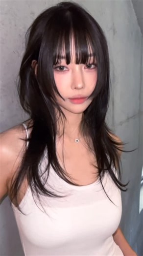 ‘디오브’ 곽대혁 대표원장 on Instagram: "Soft Layered Hime Cut 가볍고 부드러운 움직임의 하이레이어드 컷과 뱅으로 포인트 준 히메컷의 조합 @d.of_official . . . . #디오브#디오브도산#레이어드컷#히메컷#haircut#koreanstyle#韓国ヘア#韓国美容室"