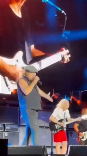 AC/DC surprise fans in Melbourne with legendary Jailbreak comeback 🔥 #ACDC #Melbourne #jailbreak