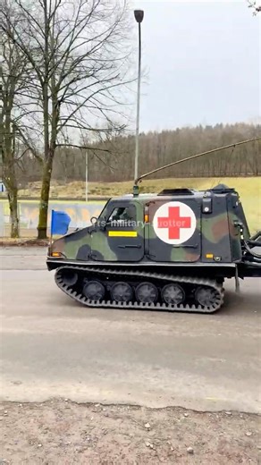 🪖🚑 Medevac Hägglunds BV206S in its Element