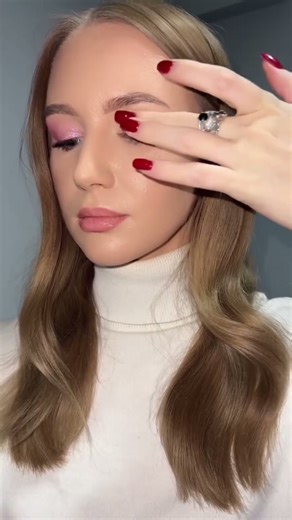 Pink Christmas Eye Makeup Tutorial 🎄✨ #christmasmakeup #eyemakeup #makeuptutorial #makeup