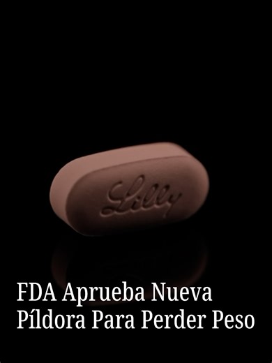 La FDA autorizó el uso de una nueva pastilla “Foundayo” de tipo GLP-1 para bajar de peso, el medicamento producido por la farmacéutica Eli Lilly and Company. La pastilla de uso diario se venderá bajo receta y su función será imitar ciertas hormonas para controlar el apetito y la saciedad. #nmásunivision #vozdelamañana #fda #medicamento