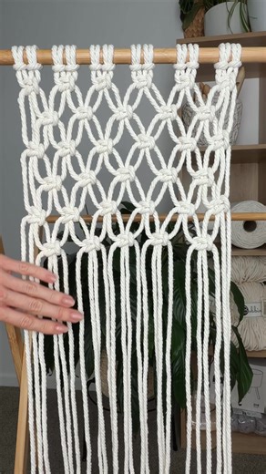 A simple square knot pattern🌿#macrame #macrametutorial #giftidea #lifehack #diycrafts