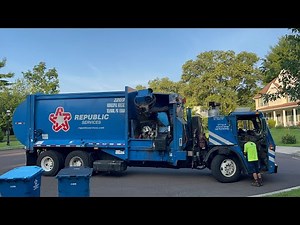 Republic Services Mack LEU McNeilus M/A side loader garbage truck
