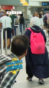 227K views · 1.3K reactions | Józsi gazda és Böbe találkozása a reptéren! ☺️ #hazasodnaagazda  Te számítottál arra, hogy Böbe igent mond az utazásra? ✈️ | Házasodna a gazda | Facebook