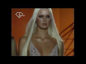 Atelier Versace Haute Couture Spring 2004 Show (Versace)