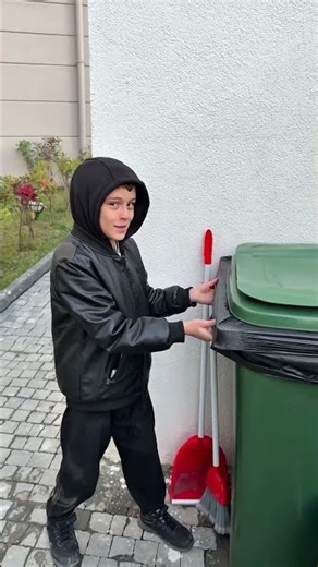 Don't press the button! Hasan Sönmez's new video #shortsvideo #sorts