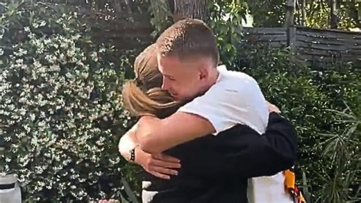 Hawthorn draft Maya Dear in gorgeous family moment