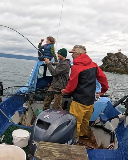 Join Eivin Kilcher, his friend Mike Olaire, and Mike’s son Owen as they head out on the pristine waters of Kachemak Bay, Alaska, in search of the prized King salmon! After a successful day on the water, they bring home a beautiful catch, and Eivin fillets it to share with Eve and Mike’s wife, Maddie. Their favorite way to enjoy fresh salmon? Raw and straight from the sea! Mike and Maddie also share insights into their direct-to-market seafood business, Smart Source Seafood (smartsourceseafood.co