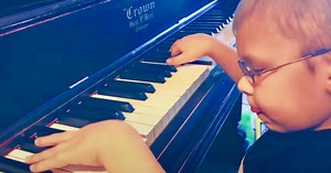 Six-Year-Old Blind Piano Prodigy Is Able To Play Anything, And Here's One Of His Finest Covers