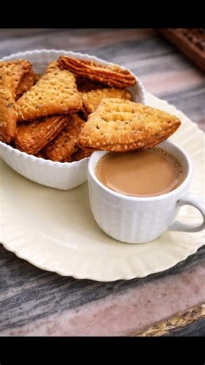 Khasta Triangle Mathri | Perfect Chai Snack | Easy Mathri Recipe☕😋