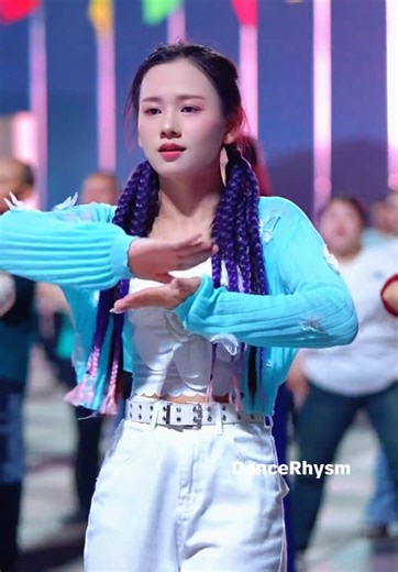 Beautiful White Dance Performance to Inspire