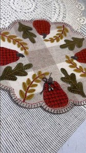 Pumpkin & Acorn | 9" scalloped wool applique mat #woolapplique #wool #embroidery