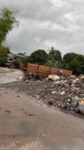 Good Morning Update sa overflow ka brgy dsb and rsb bridge ka upod sang Aton Amay sang banwa municipal Mayor Jose Maria A.Alonso and team Alonso Gilbor | Jemar Castillo
