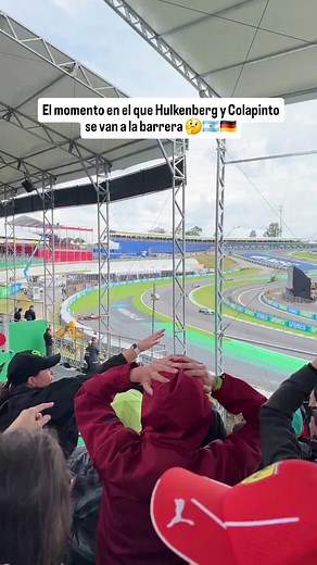 1.8K views · 1.1K reactions | INCREIBLE ÁNGULO El momento en el que Piastri, Hulkenberg y Colapinto se fueron a las barras de protección al mismo tiempo desde el público, sorprende como con Colapinto se pueden escuchar festejos de algunos aficionados brasileños. | Adicción Fórmula 1 | Facebook