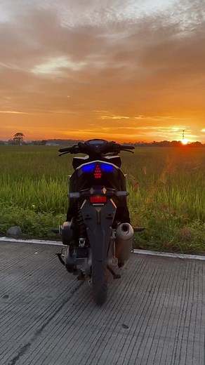 super good ng RGB TAIL LIGHT nato for CLICK V2 V3 V4 nasa yellow basket lang🤩 #fyp #taillight #click #stoplight #followers
