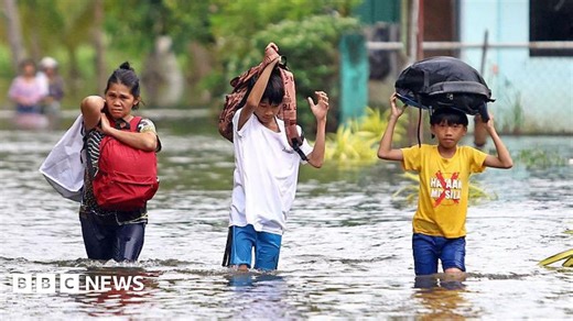 Fung-wong: Typhoon hits Philippines as nearly a million evacuate