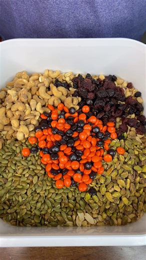 Easy fall snack I show you an easy fall snack for on the go #easyrecipe #fall #snacks #snacktime | Abby’s Creations