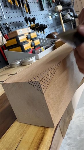 There’s nothing quite like working with a sharp @suizan_japan chisel. Once you have them sharp the key to keeping them sharp is very quick touch ups to keep the edge razor sharp. You can keep them sharp in several ways and there are several techniques which surprisingly is one the most argued about things in social media woodwork. At the end of the day just make sure the way you decide do it leaves you with a very sharp edge. For years I’ve been using the @tormek_sharpening T-8 with the diamond 