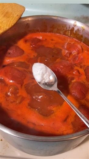 Tim Frey on Instagram: "A spoonful of baking soda in your tomato soup or sauce will reduce the acid - making the soup taste a little better and making it less severe on people who have acid reflux issues. The bubbles and noise are very impressive to small children and people who think big bang theory is a smart comedy. Just make sure to mix it thoroughly and then cook it for another 20 minutes. Uncooked baking soda doesn’t taste very good. A lot of people add sugar to reduce the acid. It doesn’t