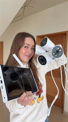 Steren on Instagram: "📹 Vigilancia completa en un solo sistema Monitorea tu casa, oficina o negocio con control total. 📱 Control desde tu celular Conéctalo a Internet y visualiza las cámaras en tiempo real con la app Steren Home. 🖥️ Pantalla integrada Pantalla de 10.1” para ver las cámaras en cuadrícula o de forma individual. 🎥 4 cámaras incluidas Resolución de 3 Mpx, audio bidireccional y protección IP65 para interior o exterior. 🌙 Visión nocturna avanzada Monitorea en la oscuridad con inf