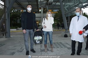 Η Τζένη Μπαλατσινού τρισευτυχισμένη & fit βγαίνει από το μαιευτήριο με τον Υπουργό άντρα της και τον μπέμπη τους - Όλες οι φωτό | eirinika.gr