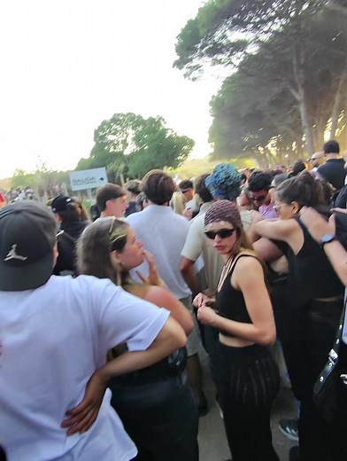 Cumpleaños en la Calle: Celebraciones Humorisiticas