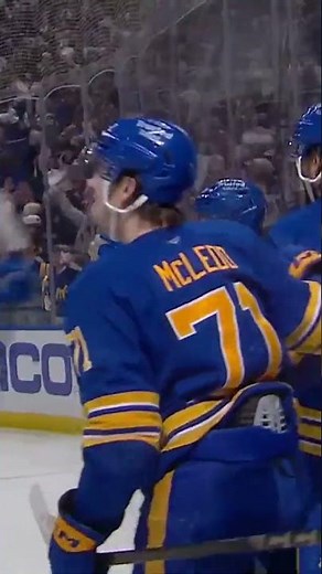 Dahlin scores first-ever playoff goal! 🇸🇪🚨