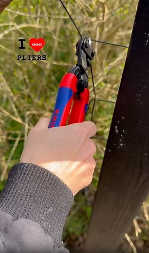 KNIPEX on Instagram: "Compact, powerful and precise – KNIPEX CoBolt® 71 32 200. With this compact bolt cutter, cutting through a fence feels effortless. So effortless, it’s like snipping a blade of grass with a pair of craft scissors – right, @toolguy.dk? Wondering why? Simple – this tool: ✅ offers especially high cutting performance with less effort thanks to an ultra-efficient joint design. ✅ cuts not only fences, but also bolts, nails, and rivets up to Ø 5.2 mm. ✅ features an integrated openi