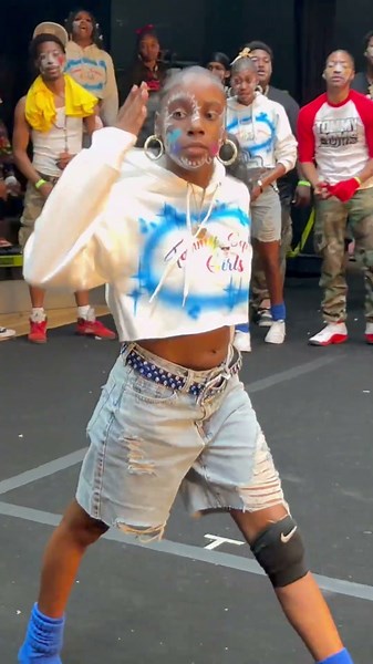 LADY LO GOT MOVES DUDE💥