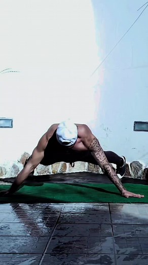 Workout exsplosive.. Try this Es 1 plank Jack to wide push-up Es 2 push-up to hand touches knee .. 30 sec on 10 sec off 4/ 5 round .. .. #workout #fitness #gym #training #motivation #fit #bodybuilding #instagood #lifestyle #health #fitspo #healthy #love #photooftheday #fitnessaddict #fitnessmodel #fitnessmotivation #strong #italy #instafit #abs #personaltrainer #diet #exercise #sport #determination #gymlife #muscle #active #picoftheday --- | Fabio Pisacane
