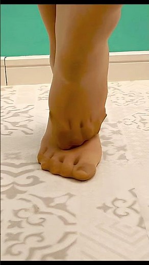 【4K】Beige Stockings Toes Close-Up – Japanese Woman