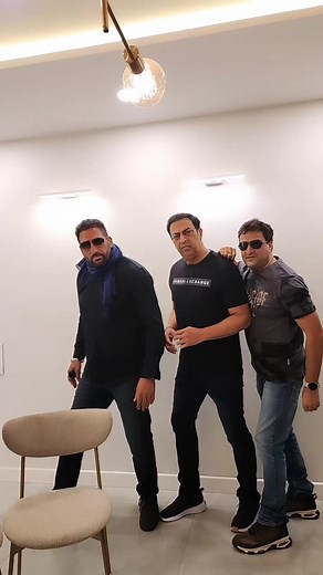 10M views · 10K reactions | Mere dil ne mujhe dhokha de diya #MukeshRishi #VinduDaraSingh #fbreels #foryoupage #viral #trending #AmarAkbarAnthony #song #foryou Raajan Modi Raajan Modi | Raajan Modi | Facebook